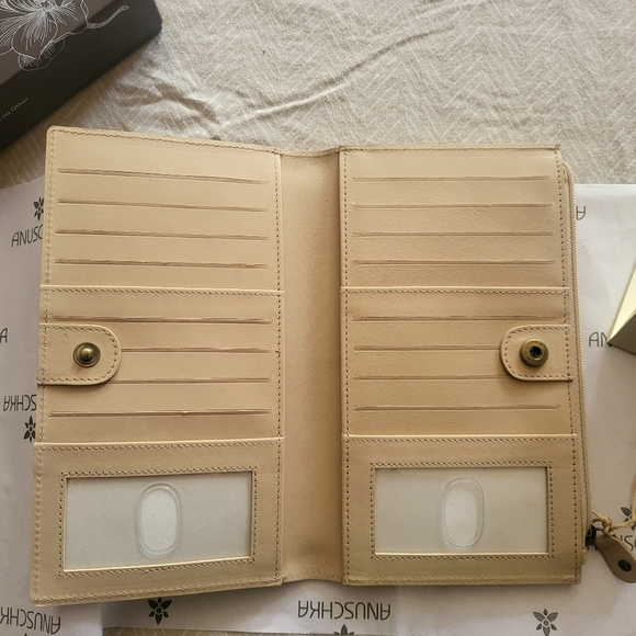 Anuschka large hand painted designer wallet brand new with tags and box $80 - Picture 5 of 9